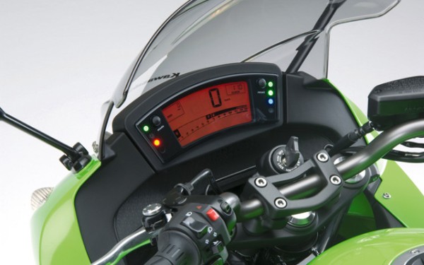 2011 Kawasaki Ninja 400R: ni tanto ni tan poco